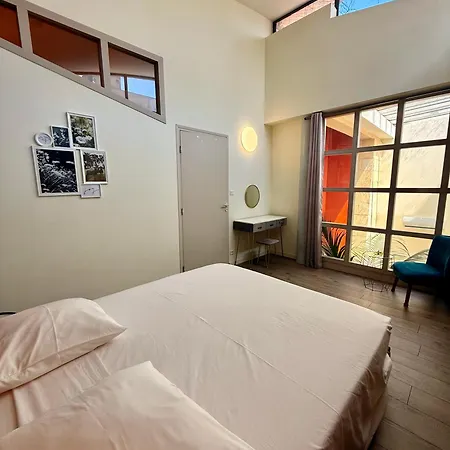 Maison Independante Climatisee 2chambres Et 1mezzanine 110m2 アパート *